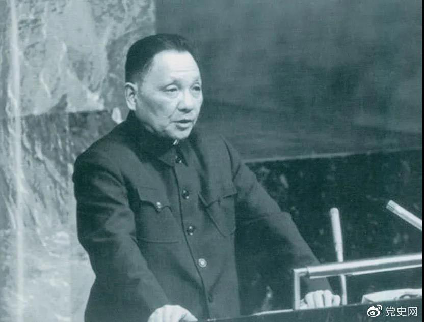 1974年4月10日，鄧小平在聯(lián)合國大會第六屆特別會議上發(fā)言。